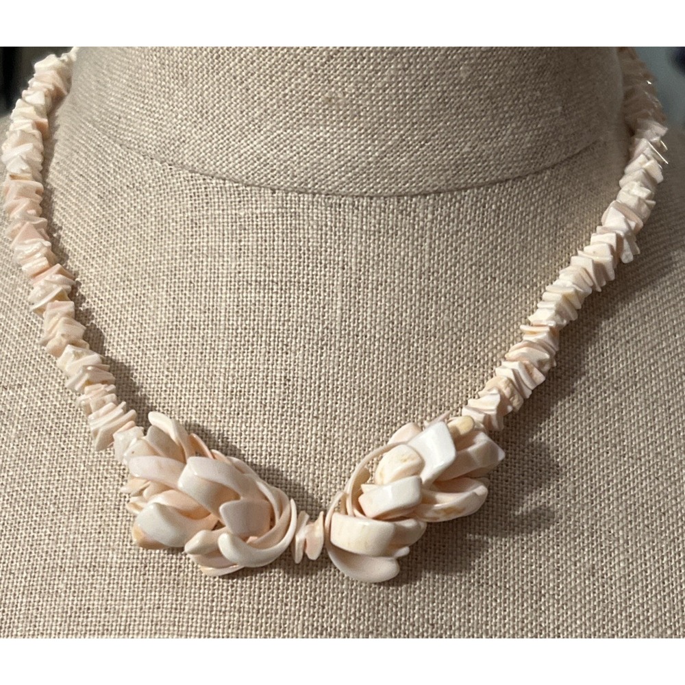 Necklace Carved‎ Peach Half Moon Shell Center Puka Shell Chip 17.5"